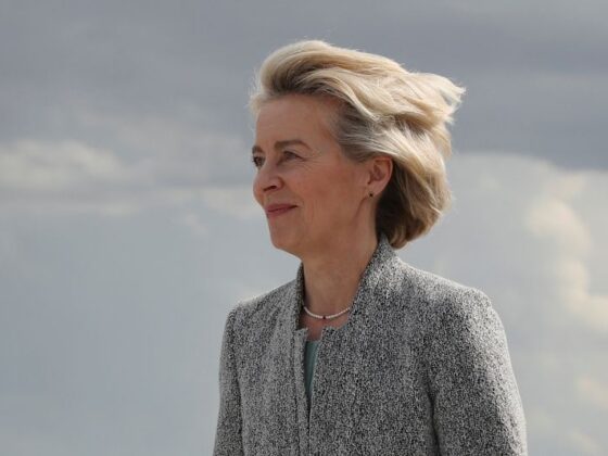 Le G7 doit accroître la pression sur la Russie, estime von der Leyen