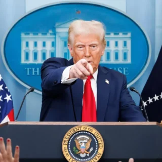 Donald Trump menace l'UE de nouvelles taxes si un « accord juste » n’est pas trouvé