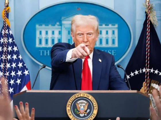 Donald Trump menace l'UE de nouvelles taxes si un « accord juste » n’est pas trouvé