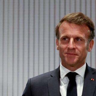 Macron a parlé droits de douane, Moyen-Orient et Ukraine avec Trump, dit l'Elysée