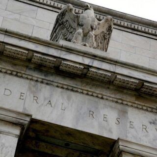 La Fed opte pour le statu quo, prévoit toujours deux baisses de taux en 2025
