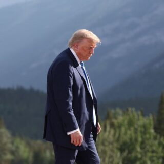 Un format réduit pour le sommet de l'Otan, afin d'éviter que Trump ne s'ennuie et parte, selon le FT