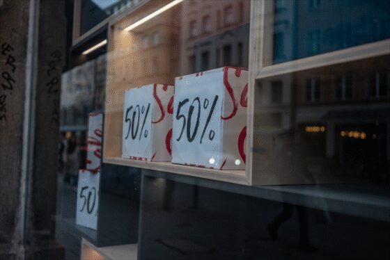 Soldes d'été 2025 : les Français toujours présents, mais un budget en forte baisse