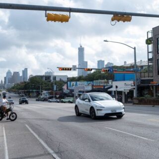Tesla déploie des robotaxis lors d'un essai au Texas