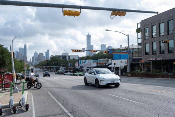 Tesla déploie des robotaxis lors d'un essai au Texas