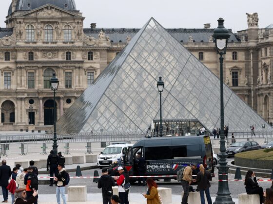 vol de bijoux Louvre