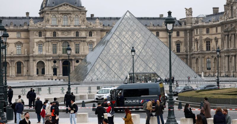 vol de bijoux Louvre