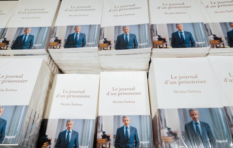 Fayard Bolloré marché livre