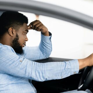 Assurance auto résilié pour non-paiement, que faire ? Découvrez vos options pour retrouver une couverture adaptée et éviter des complications. Agissez maintenant !