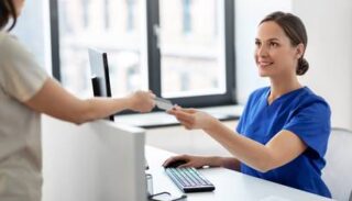 Mutuelle santé fonctionnaire, découvrez comment optimiser votre protection santé avec des garanties adaptées. Comparez et choisissez la meilleure option dès maintenant.