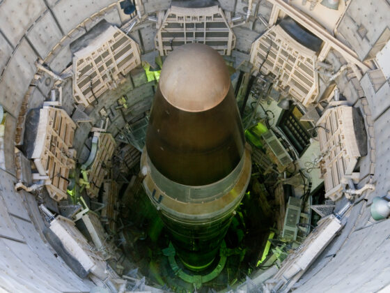 Mutually assured destruction est un concept clé de la guerre froide. Découvrez son impact sur la stratégie militaire et les relations internationales. Lisez notre article.