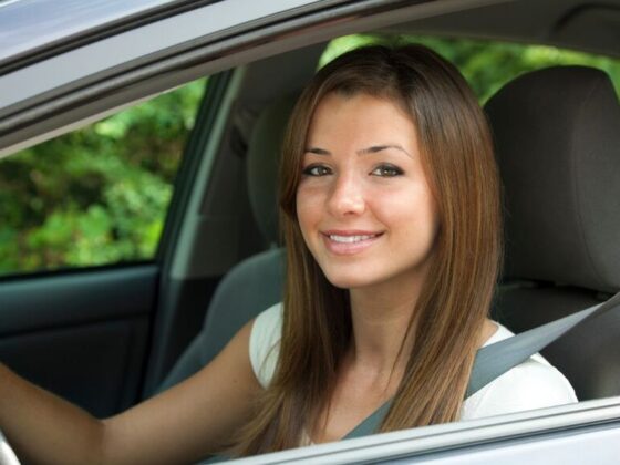 Assurance auto moins cher jeune conducteur : découvrez nos conseils simples pour économiser sur votre prime d'assurance. Comparez et souscrivez dès aujourd'hui !