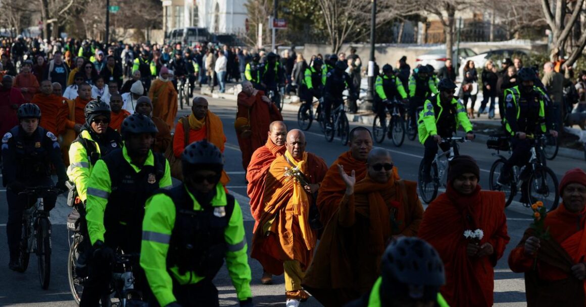 moines bouddhistes paix