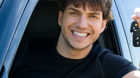 Assurance auto jeune : dénichez les meilleures offres adaptées à votre profil. Comparez les tarifs et choisissez la couverture idéale pour vos besoins maintenant.