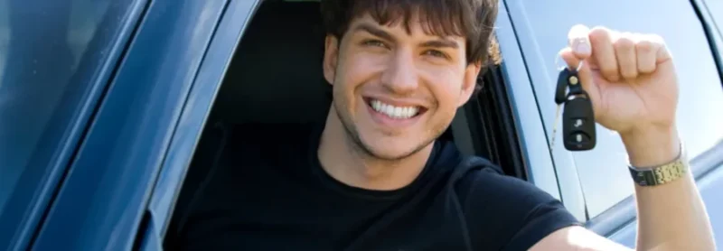Assurance auto jeune : dénichez les meilleures offres adaptées à votre profil. Comparez les tarifs et choisissez la couverture idéale pour vos besoins maintenant.