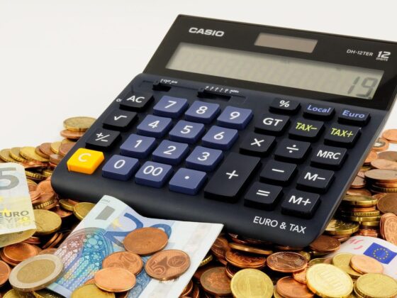 surendettement jeunes France