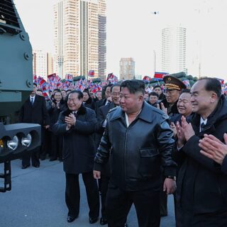Kim Jong-un lance-roquettes