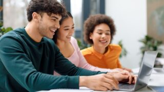 Comparateur de mutuelle santé pour retraité : trouvez la couverture idéale pour vos besoins. Comparez les offres et faites le meilleur choix dès maintenant.