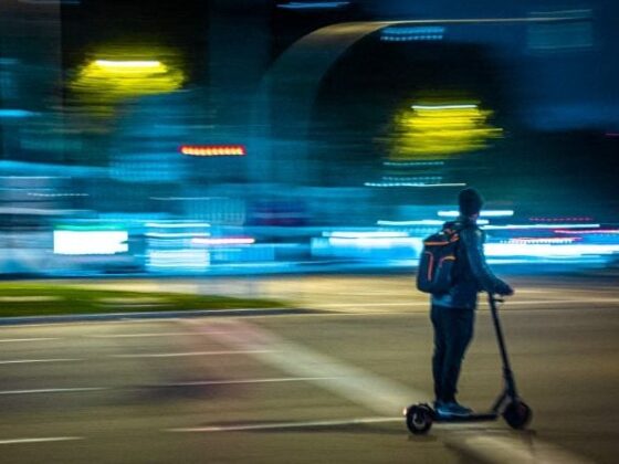 vélos trottinettes électriques débridés