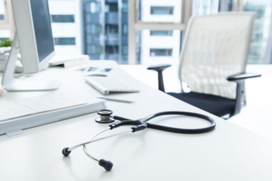 Changer de mutuelle santé en cours d'année est possible et simple. Découvrez nos conseils pour bien choisir et optimiser votre couverture santé. Agissez maintenant !