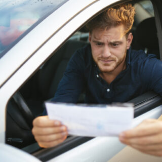 Assurance auto malussé : ce que votre assureur ne vous explique pas sur les tarifs et critères. Analyse des solutions adaptées au profil à risque.