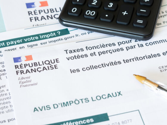 Fiscalité immobilière 2026 : barèmes actualisés, exonérations applicables selon l'article 150 U, et impôts à connaître pour optimiser votre investissement.