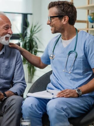 Mutuelle santé senior 2026 : découvrez les garanties adaptées et comment optimiser vos remboursements pour bien protéger votre santé et vos droits.