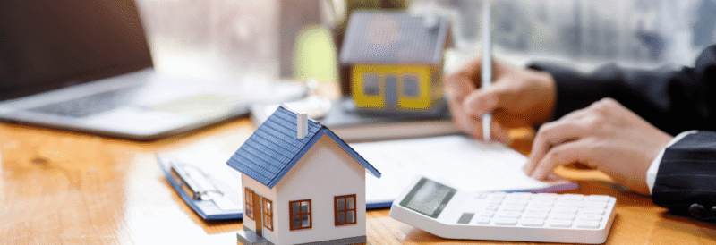 Assurance prêt relais 2026 : garanties obligatoires, conditions d’éligibilité et conseils pour sécuriser votre financement immobilier en toute conformité.