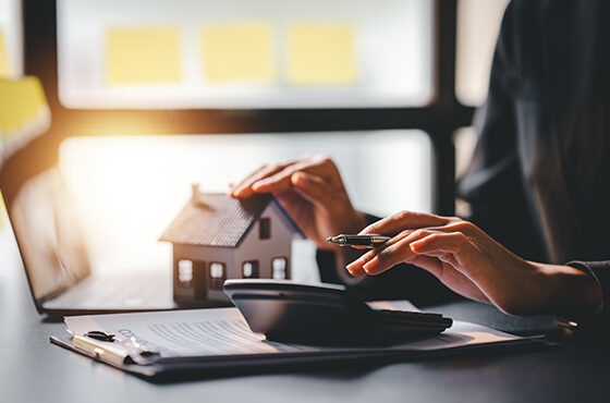 En 2026, l'assurance habitation la moins chère baisse de 5 % en moyenne, impactant directement le pouvoir d'achat des ménages français. Analyse et conseils.