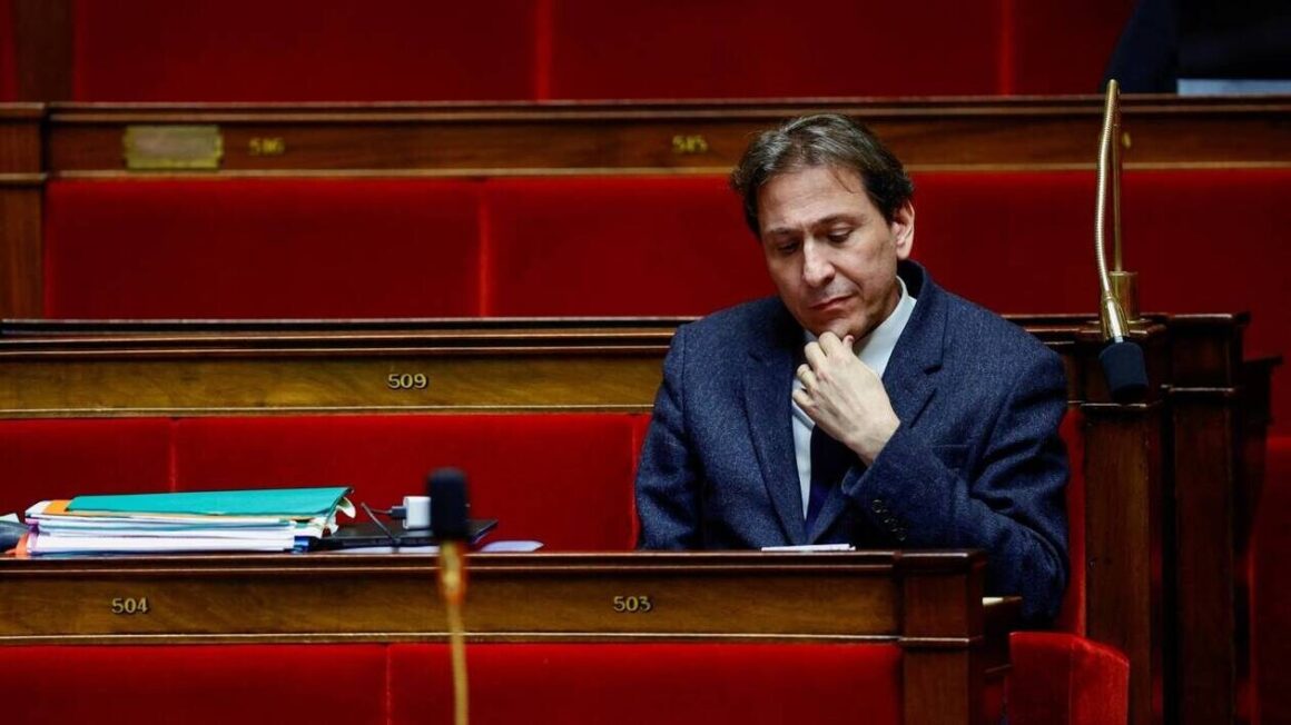 Le gel des tarifs assurance santé en 2026 : analyse juridique des impacts pour les assurés et les professionnels. Analyse et conseils pratiques.