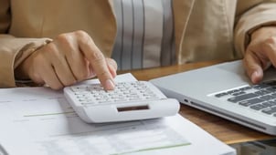 Assurance marchand de biens 2026 : garanties obligatoires selon l’article L125-1 du Code des assurances, responsabilité civile et protection juridique détaillées.